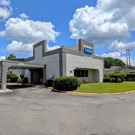 Travelodge By Wyndham Forsyth Exterior foto