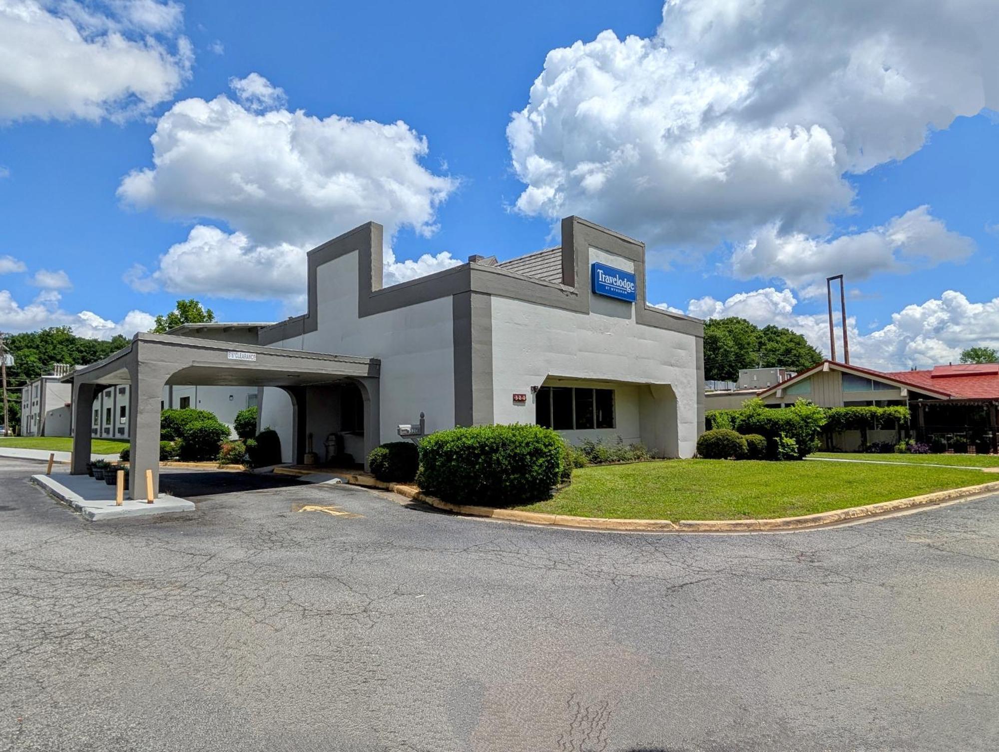 Travelodge By Wyndham Forsyth Exterior foto